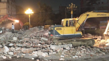 রাজশাহীতে আওয়ামী লীগের অফিস গুঁড়িয়ে দিলেন বিক্ষোভকারীরা