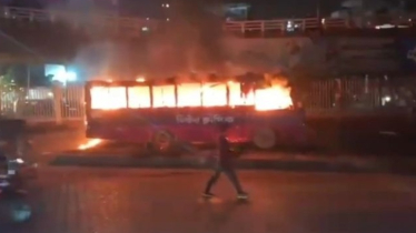 রাজধানীর রামপুরায় বাসে আগুন