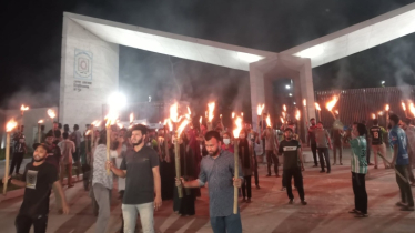 প্রকৌশল শিক্ষার্থীদের ওপর পুলিশি হামলার প্রতিবাদে বেরোবিতে মশাল মিছিল