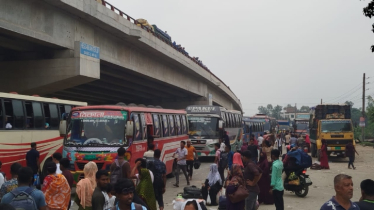 উত্তরাঞ্চল থেকে রাজধানীতে ফিরছে মানুষ, সিরাজগঞ্জে ১০ কি.মি যানজট