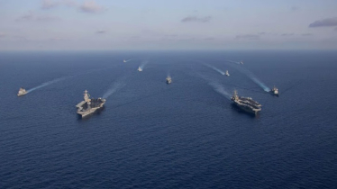 ইরানের পথে মার্কিন যুদ্ধজাহাজের বিশাল বহর! ট্রাম্পের হুঁশিয়ারি যুদ্ধের ইঙ্গিত? ইরানের পথে মার্কিন যুদ্ধজাহাজের বিশাল বহর! ট্রাম্পের হুঁশিয়ারি যুদ্ধের ইঙ্গিত?