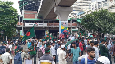 ‘আবু সাঈদ মুগ্ধ, শেষ হয়নি যুদ্ধ’– স্লোগান দিয়ে শাহবাগ অবরোধ