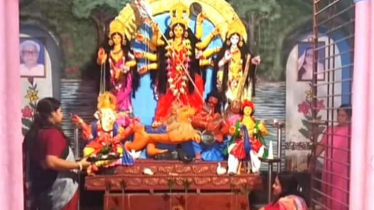 আজ মহাসপ্তমী: পূজামণ্ডপে দেবী আরাধনায় ব্যস্ত ভক্তরা