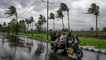 দুপুরের মধ্যে ঢাকাসহ ১৮ অঞ্চলে ঝড়ের পূর্বাভাস 