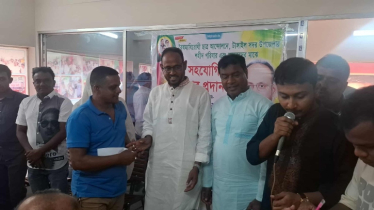 টাঙ্গাইলে জুলাই শহিদ পরিবার ও আহতদের আর্থিক সহায়তা প্রদান টুকুর  টাঙ্গাইলে জুলাই শহিদ পরিবার ও আহতদের আর্থিক সহায়তা প্রদান টুকুর