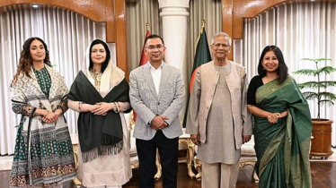 ফুলের তোড়া পাঠিয়ে প্রধান উপদেষ্টাকে শুভেচ্ছা জানিয়েছেন তারেক রহমান