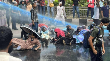 প্রেসক্লাবে আন্দোলনকারীদের ওপর পুলিশের জলকামান-সাউন্ড গ্রেনেড নিক্ষেপ