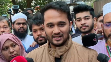 ট্রাইব্যুনাল চত্বরে অবস্থান নিয়েছে শহীদ পরিবারের সদস্যরা