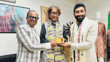 আইকনিক স্টার অ্যাওয়ার্ড পেলেন বাংলাভিশনের হাসনাত জোবায়ের