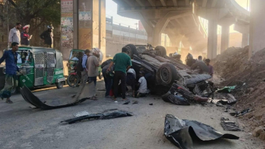 এক্সপ্রেসওয়ে থেকে রাস্তায় ছিটকে পড়লো প্রাইভেটকার, পথচারী যুবদলকর্মী নিহত