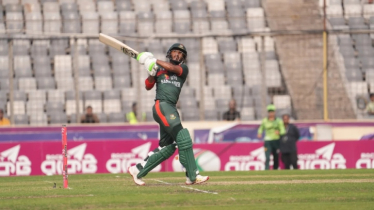 শক্ত অবস্থানে বাংলাদেশ, চ্যালেঞ্জিং টার্গেটে ব্যাটিংয়ে পাকিস্তান