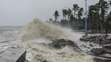 বঙ্গোপসাগরে নিম্নচাপ কেন্দ্রের কাছাকাছি এলাকায় সাগর উত্তাল