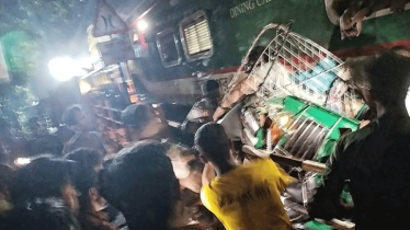 কালুরঘাট সেতুতে ট্রেনের সঙ্গে কয়েকটি যানবাহনের সংঘর্ষে নিহত ৩