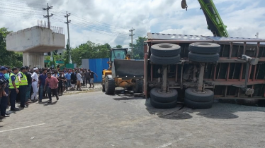 কুমিল্লায় লরিচাপায় একই পরিবারের তিনজনসহ সড়কে ঝরলো ৪ প্রাণ
