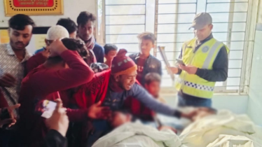 ট্রেনের ধাক্কায় প্রাণ গেল পিকআপ ভ্যানে থাকা নারীসহ ৩ শ্রমিকের 