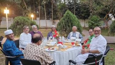 ড. ফাওজুল কবিরের বাসায় ইফতারে সাবেক উপদেষ্টাগণ
