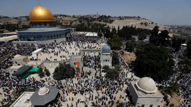 চুক্তি ভেঙে আল-আকসা মসজিদ কম্পাউন্ডে ঢুকে পড়েছে  ৯০০ ইসরাইলি 