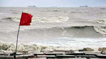 সাগরে সৃষ্ট লঘুচাপ আরও শক্তিশালী হওয়ার আশঙ্কা, সতর্ক সংকেত ৩