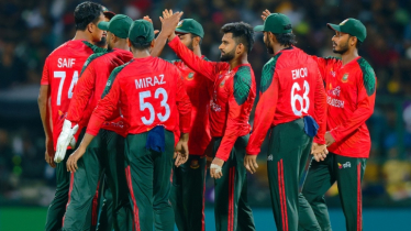 টসে জিতে ব্যাটিংয়ে শ্রীলঙ্কা, বাদ পড়লেন মিরাজ