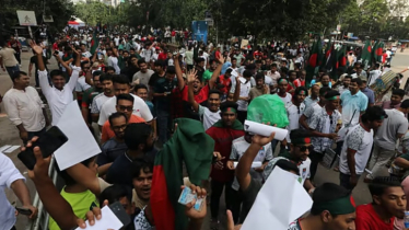 বাংলাদেশ সিঙ্গাপুর ম্যাচ ঘিরে জনসমুদ্র স্টেডিয়াম এলাকা