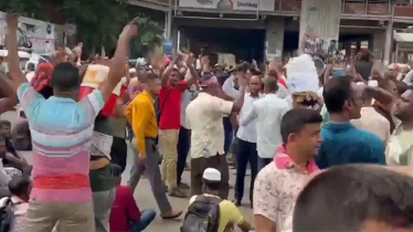 চাকরি পুনর্বহালসহ ৩ দাবিতে বিডিআর সদস্যদের শাহবাগ অবরোধ