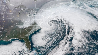 ধেয়ে আসছে শক্তিশালী ‘বোম্ব সাইক্লোন’ 