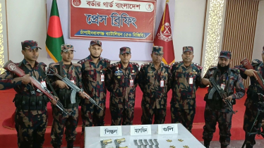 চাঁপাইনবাবগঞ্জ সীমান্ত থেকে ৪টি বিদেশি অস্ত্র উদ্ধার