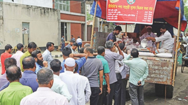 হিলিতে টিসিবির পণ্য বিক্রয় কার্যক্রম শুরু 