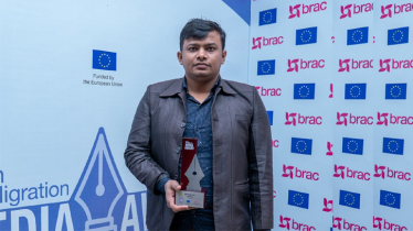 মাইগ্রেশন মিডিয়া অ্যাওয়ার্ড পেলেন আবদুল্লাহ মজুমদার