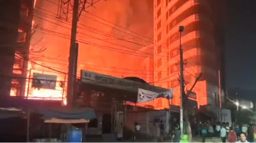 কারওয়ান বাজারে আগুন, নিয়ন্ত্রণে ৫ ইউনিট কারওয়ান বাজারে আগুন, নিয়ন্ত্রণে ৫ ইউনিট