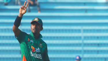 ছক্কা হাঁকিয়ে সেঞ্চুরি পূরণ আজিজুলের, জিতলো বাংলাদেশ 