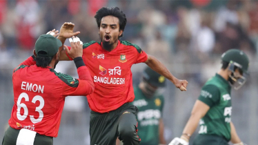 ধুঁকছে পাকিস্তান, ৫০ রানের আগেই নেই ৫ উইকেট