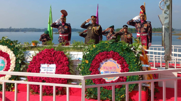 বীরশ্রেষ্ঠ মুন্সী আব্দুর রউফের সমাধিতে বিজিবি মহাপরিচালকের শ্রদ্ধাঞ্জলি