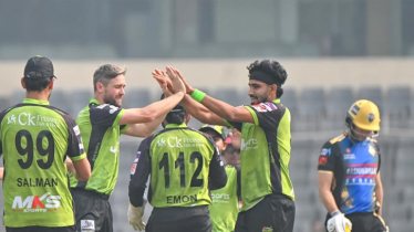 বিপিএল থেকে রংপুরের বিদায়, শেষ বলে ছক্কা হাঁকিয়ে টিকে রইলো সিলেট