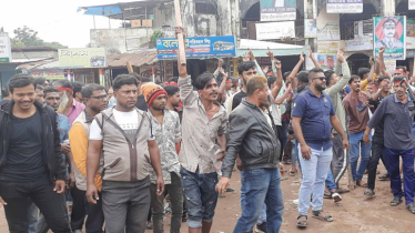 বাসস্ট্যান্ড দখল নিয়ে দেশীয় অস্ত্র হাতে বিএনপির দু’গ্রুপের ধাওয়া
