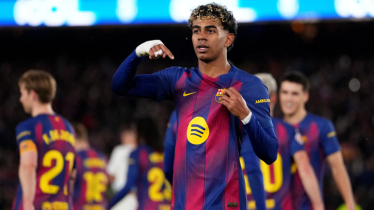 মাঠে নেমেই রিয়ালকে নিচে ফেলে শীর্ষে উঠলো বার্সেলোনা মাঠে নেমেই রিয়ালকে নিচে ফেলে শীর্ষে উঠলো বার্সেলোনা