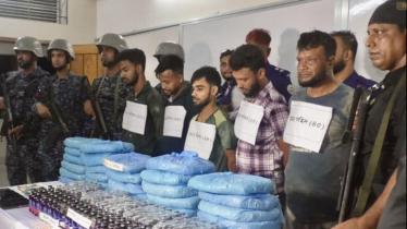 নৌবাহিনীর অভিযানে বিপুল পরিমাণ মাদকদ্রব্যসহ ৫ ব্যবসায়ী আটক