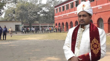 বরের সাজে ভোটকেন্দ্রে যুবক, বললেন ‘আগে ভোট পরে বিয়ে’