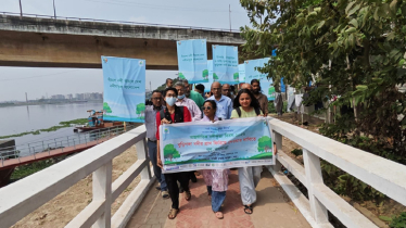 বুড়িগঙ্গা নদীর প্রাণ ফিরিয়ে দেওয়ার দাবিতে গণ-পদযাত্রা