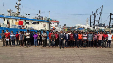 ভারত থেকে মুক্ত হওয়া ট্রলারের ৯০ স্টাফ ফিরবেন কাল 