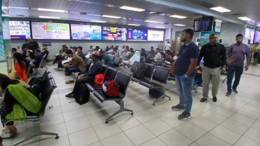 ঢাকা থেকে ডাইভার্ট হয়ে ৮টি ফ্লাইট অবতরণ করেছে চট্টগ্রাম বিমানবন্দরে