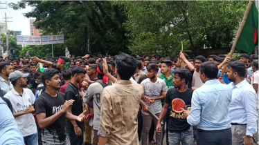 কুমিল্লা নগরীতে সংঘর্ষ; এসিল্যান্ডের গাড়িতে আগুন, গুলিবিদ্ধসহ আহত ৫০