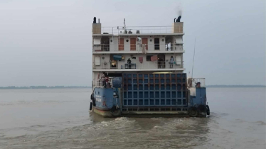 পদ্মায় তীব্র স্রোতে দৌলতদিয়ায় ফেরি চলাচল ব্যাহত