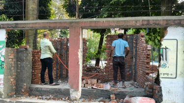 কলেজের দেয়াল ভেঙ্গে ব্যাংকের বুথ স্থাপন; সমালোচনার ঝড়