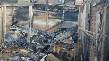 ১১ দোকান পুড়ে ছাই, ক্ষতি প্রায় আড়াই কোটি টাকা