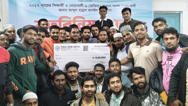 এবার মাদরাসার সহপাঠীদের থেকে ১০ লাখ টাকা পেলেন হান্নান মাসউদ