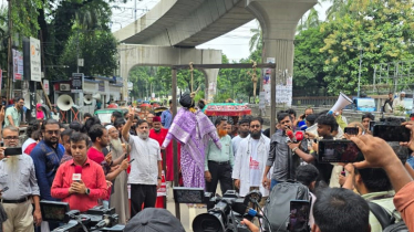 জনতার আদালতে প্রকাশ্যে শেখ হাসিনার প্রতীকী ফাঁসি কার্যকর