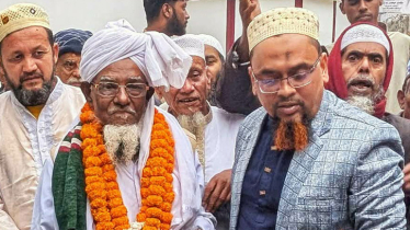 ৭২ বছরের ইমামতি শেষে আবেগঘন বিদায়, আজীবন বসবেন ইতিকাফে