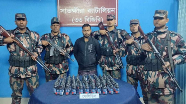 সাতক্ষীরায় ভারতীয় নাগরিকের কাছে মিললো ১০০ বোতল ফেন্সিডিল