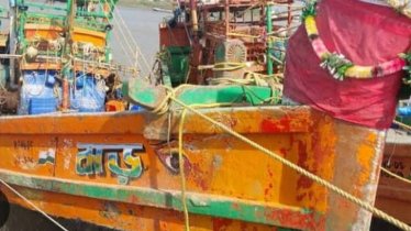 বাংলাদেশের জলসীমা থেকে ফিশিং ট্রলারসহ ৩৪ ভারতীয় জেলে আটক